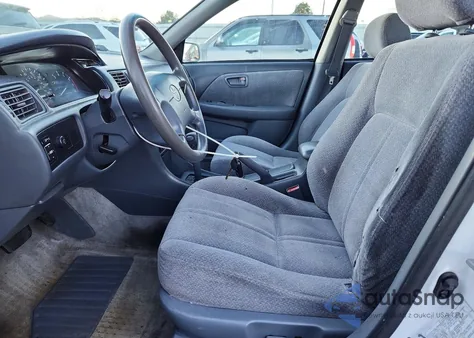 2000 Toyota Camry Ce z USA, uszkodzony, nr VIN JT2BG22K9Y0471549